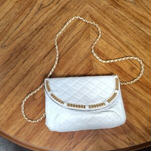 Chic White Quilted Crossbody Bag with Gold Chain